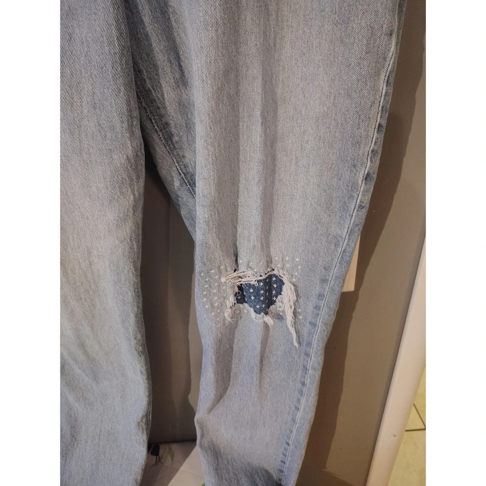 Old Navy High Rise Slouchy Straight Jeans Light Wash Distressed Patch Size 10